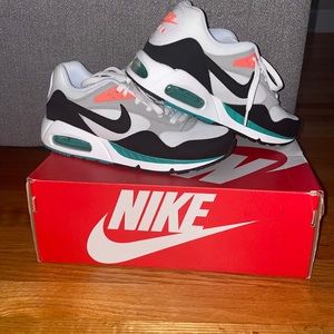 Women’s size 7.5 Nike air max
